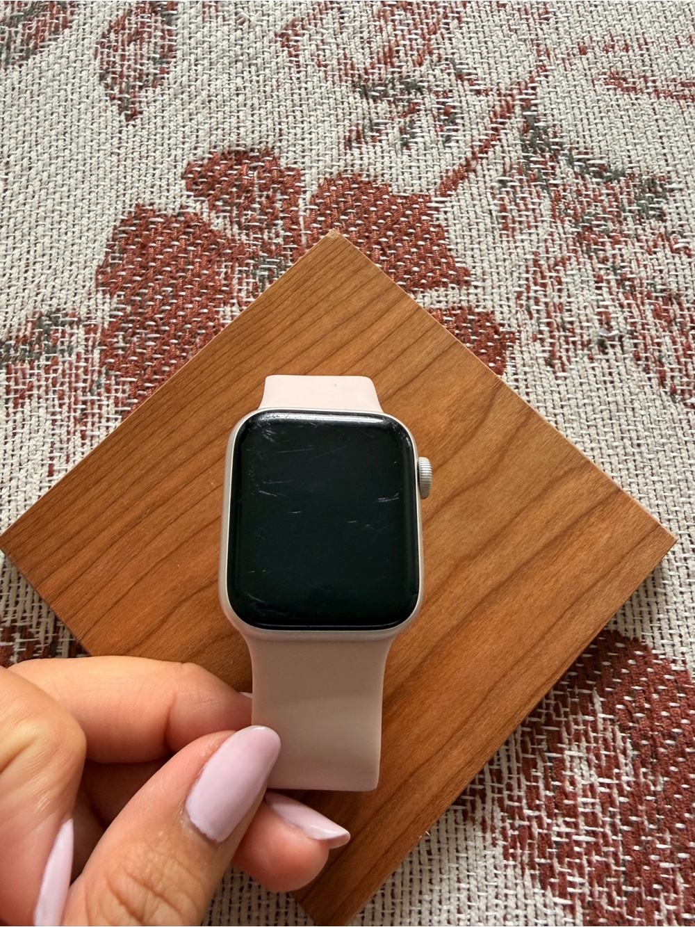 Apple Watch SE with Silicone Band - Sleek Wearable